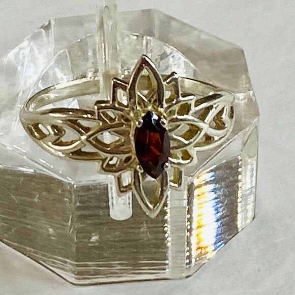 Garnet Gemstone Sterling Silver Celestial Star Ring Size 7 NEW - Picture 2 of 3
